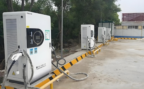 Laatste bedrijfsblogs DOOR Energy ¢ Slimme oplaadoplossingen voor zware vrachtwagens en elektrische voertuigen